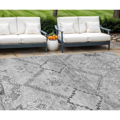 HomeRoots Floral Transitional Rectangle Outdoor Rug