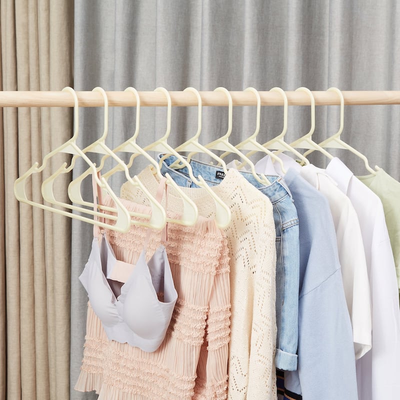 Javlergo 25/50 Pack Plastic Hanger, Space Saving Sturdy Heavy Duty Clothing Notched Hangers