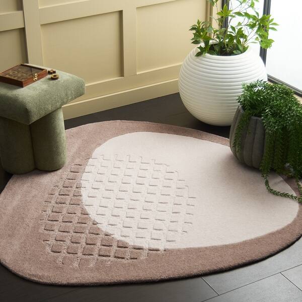 slide 2 of 9, SAFAVIEH Handmade Novelty Urta Wool Rug
