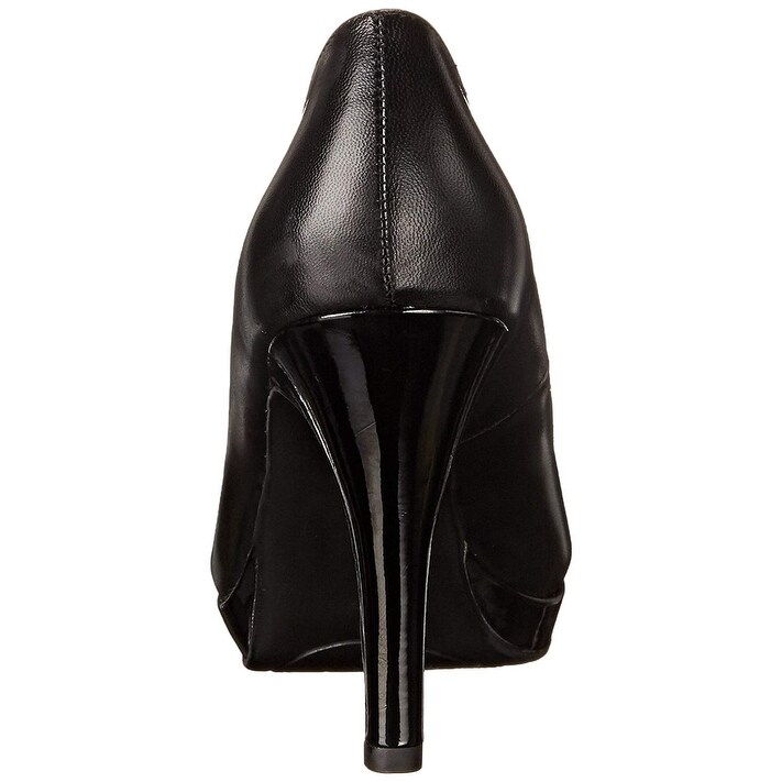 bandolino berta platform pump