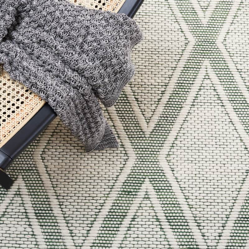 SAFAVIEH Handmade Marbella Juliet Trellis Wool Rug