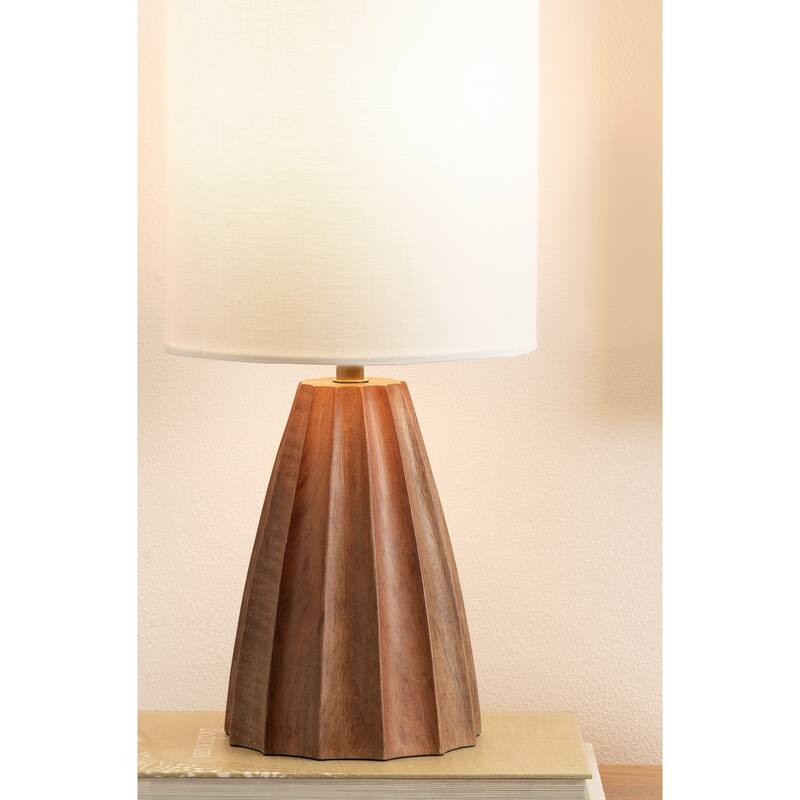Kate and Laurel Ciji Scalloped Table Lamp - 8x8x17