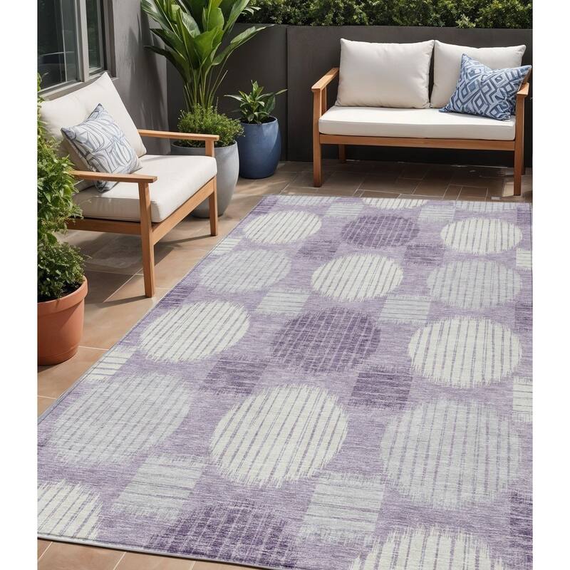 HomeRoots Geometric Transitional Rectangle Outdoor Rug - 5' X 8'