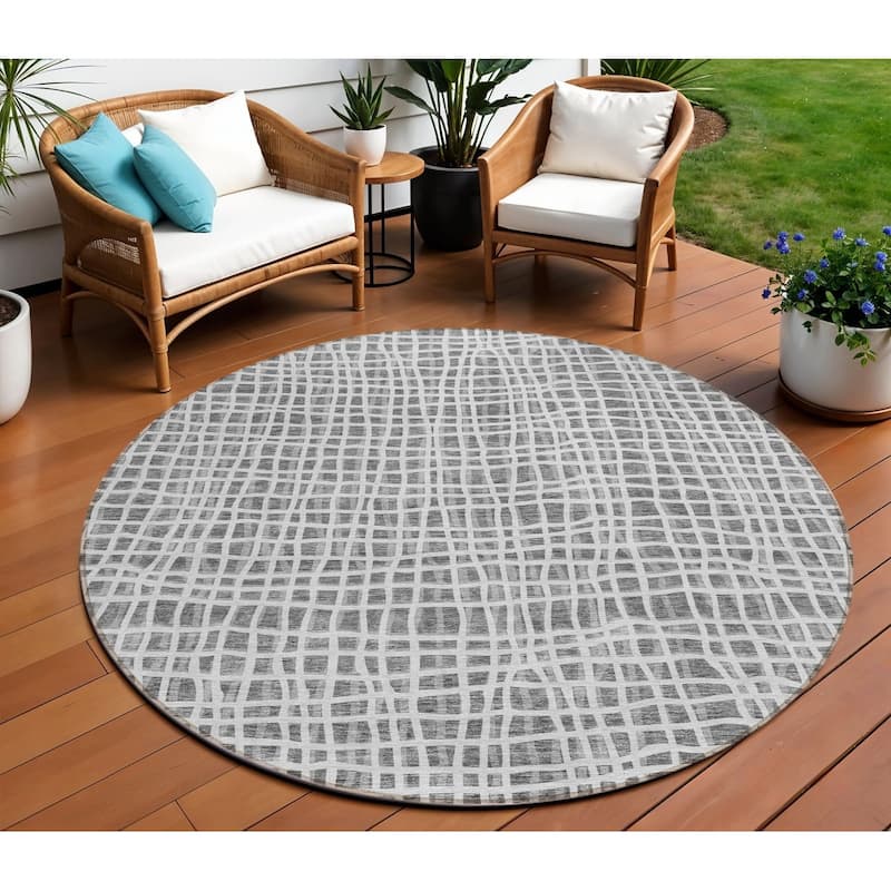 HomeRoots Striped Transitional Rectangle Outdoor Rug - 8' Round