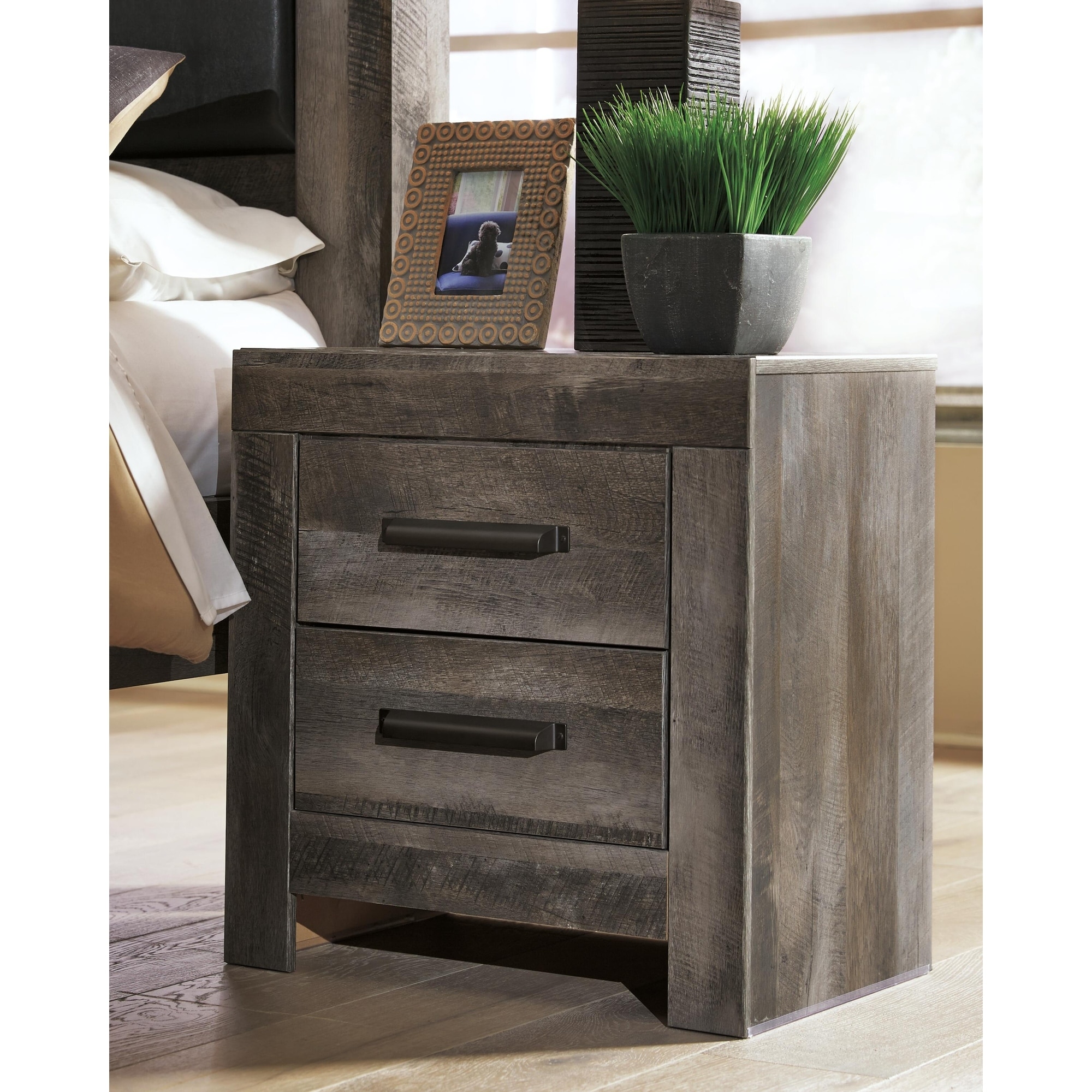 Wynnlow Two Drawer Night Stand - Casual Style - Gray