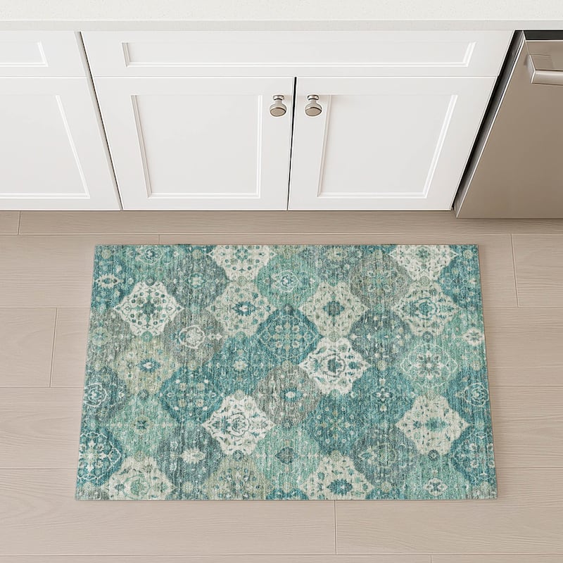 Machine Washable Indoor/ Outdoor Traditional Panel Chantille Rug