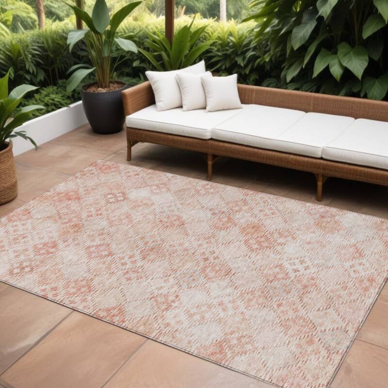 HomeRoots Geometric Transitional Rectangle Outdoor Rug - 10' X 14'