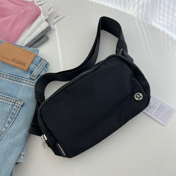 lululemon everywhere belt bag 7.5 x 5 x 2 inches Lululemon Athletica Everywhere Belt Bag, Black, 7.5 x 5 x 2 inches - Bed  Bath & Beyond