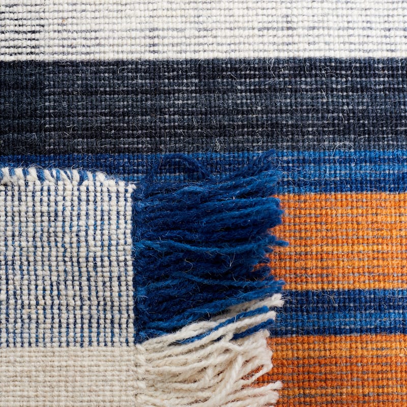 SAFAVIEH Striped Kilim Drusiana Wool Fringe Rug