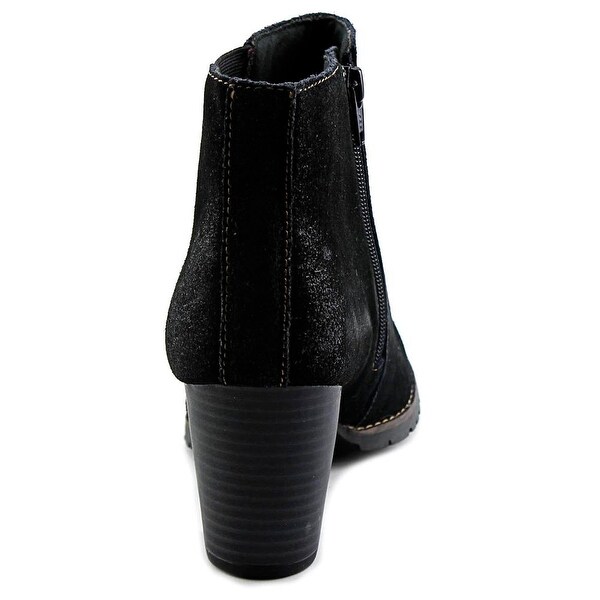 clarks pause camelia