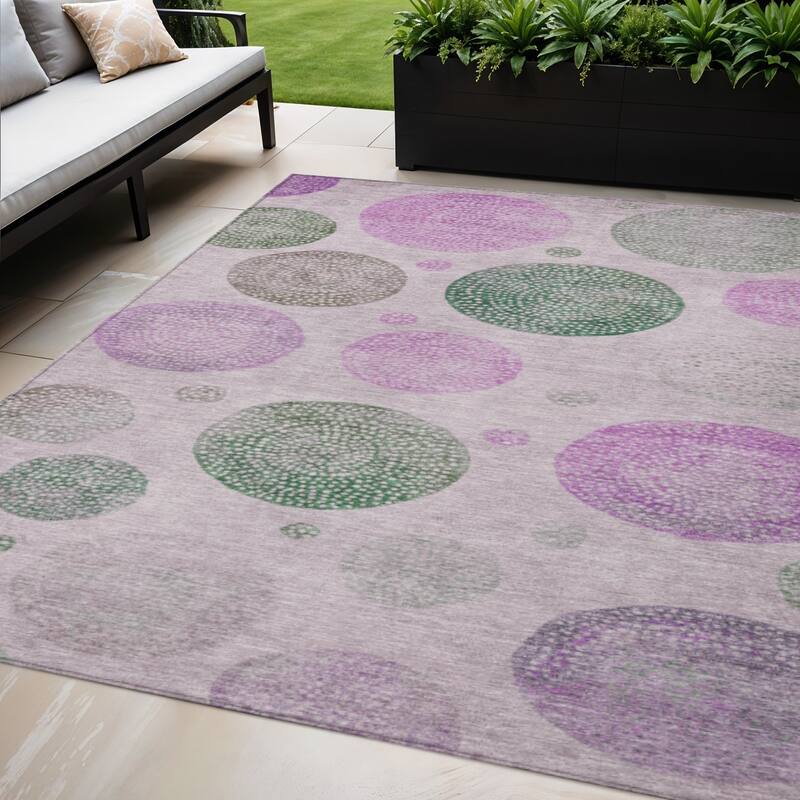 HomeRoots Geometric Transitional Rectangle Outdoor Rug - 5' X 8'