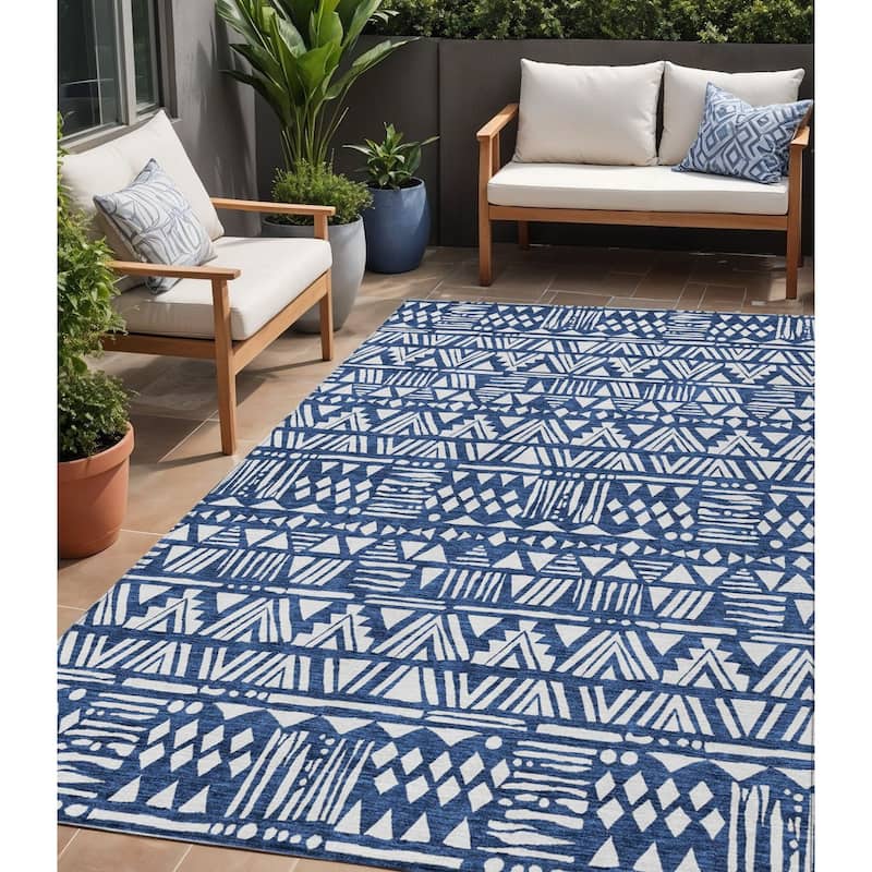 HomeRoots Southwestern Transitional Rectangle Outdoor Rug - 5' X 8'