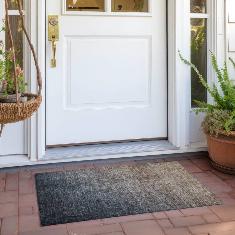 Machine Washable Indoor/ Outdoor Modern Ombre Chantille Rug - 1'8" x 2'6" - Gray