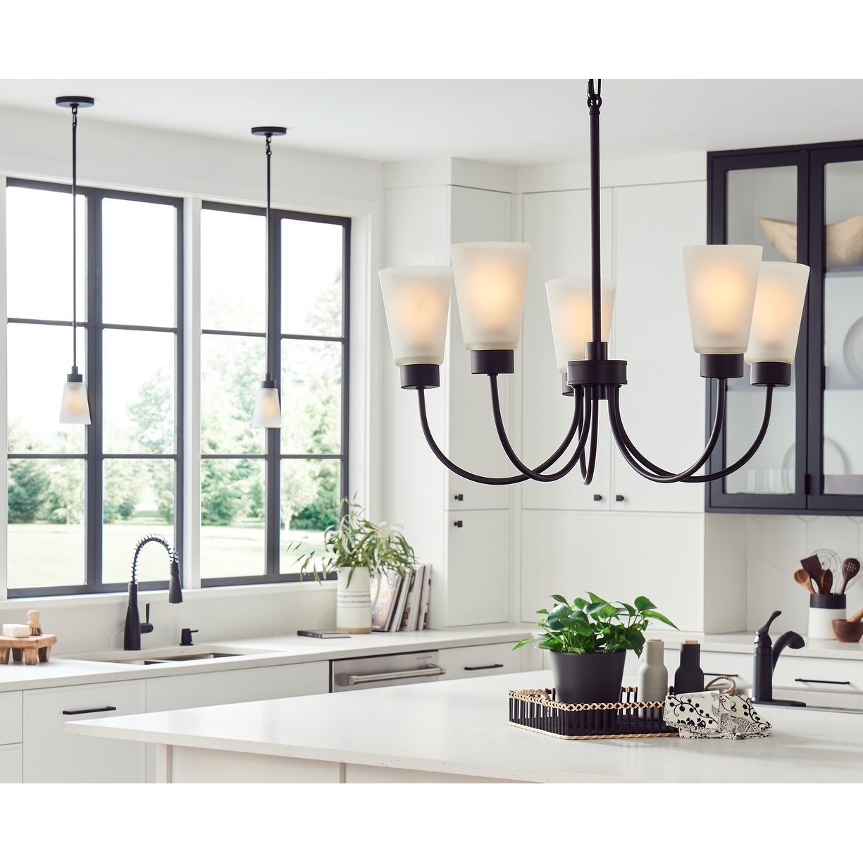 Kichler Lighting Erma 24 in. 5-Light Traditional Dining Room Chandelier