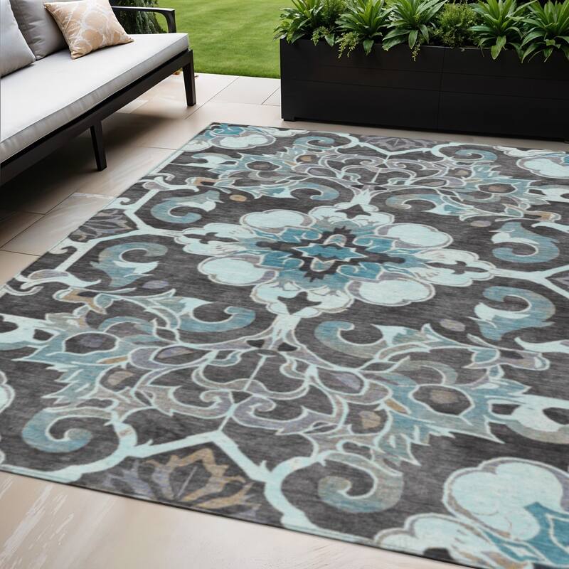 HomeRoots Damask Traditional Rectangle Outdoor Rug - 5' X 8'