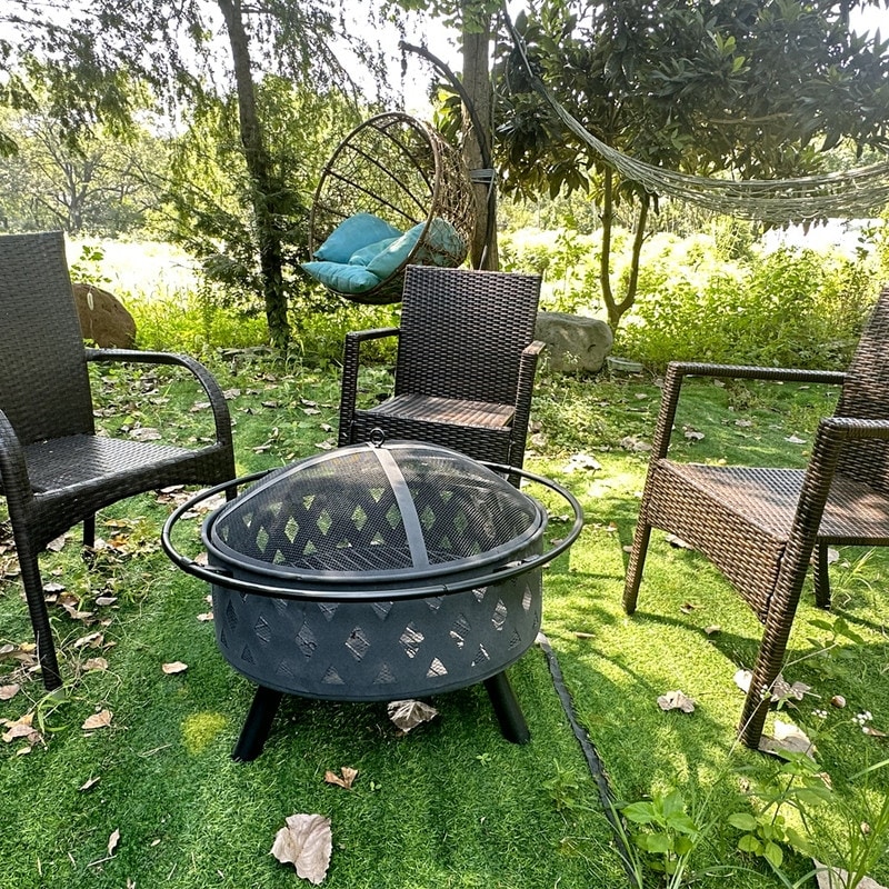 Round fire pit with net cover, fire poker, diamond mesh, metal wood burning outdoor fire pit, suitable for courtyards, backyards