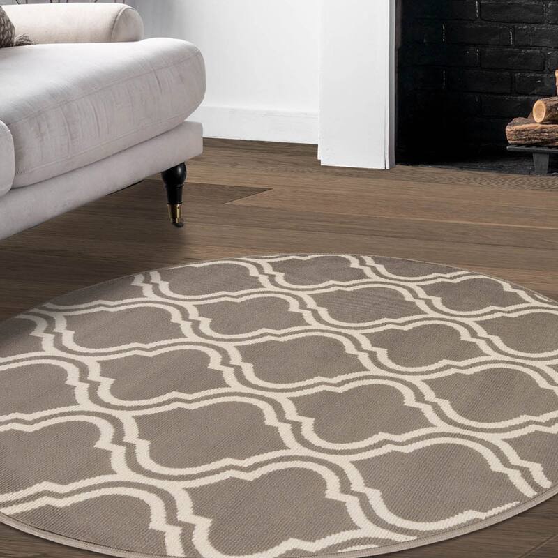 Contemporary Ornamental Double Trellis Power-Loomed Indoor Area Rug by Superior