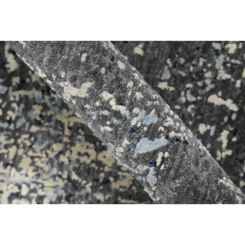 Majestic Casse Modern & Contemporary Abstract Hand-Knotted Area Rug