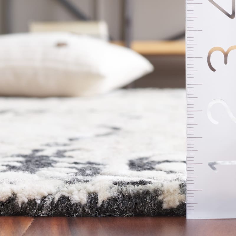 SAFAVIEH Handmade Ebony Marusa Modern & Contemporary Wool Rug