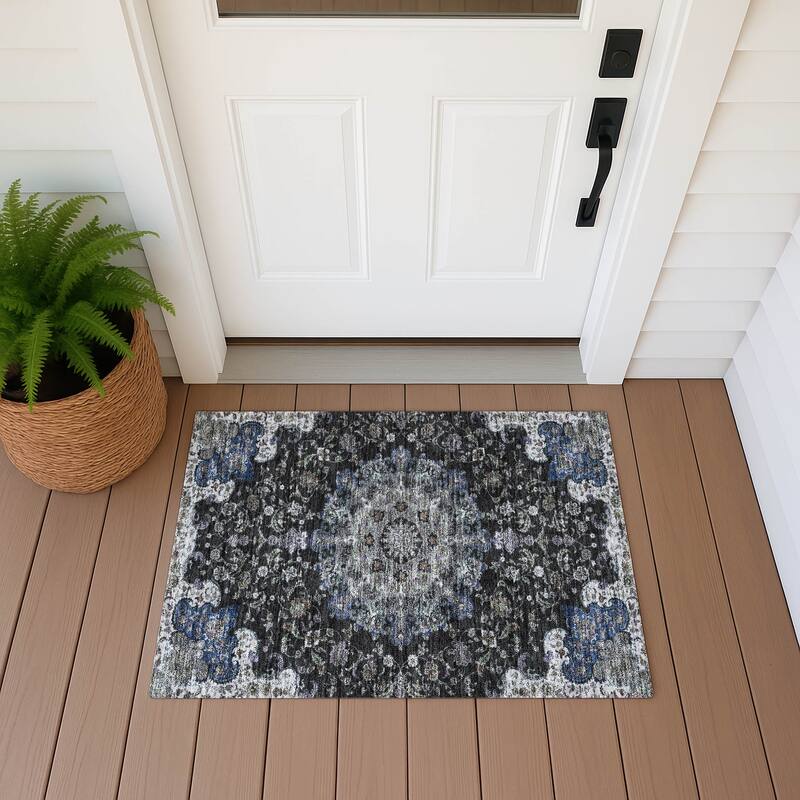 Machine Washable Indoor/ Outdoor Traditional Awaka Chantille Rug - Black - 1'8" x 2'6"