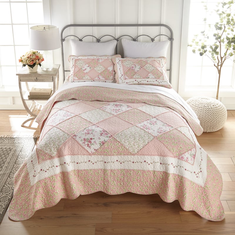 Donna Sharp Strawberry Garden Cotton Quilt Collection