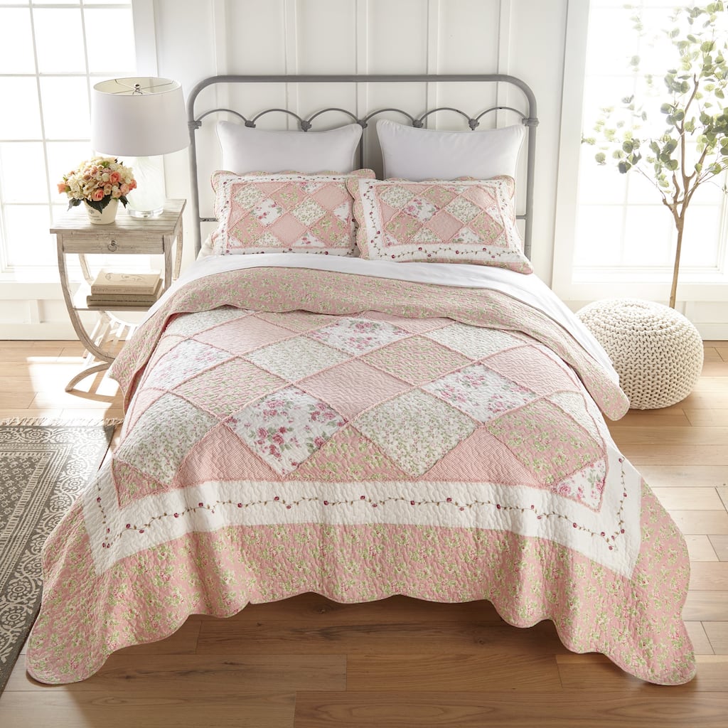Donna Sharp Strawberry Garden Cotton Quilt Collection