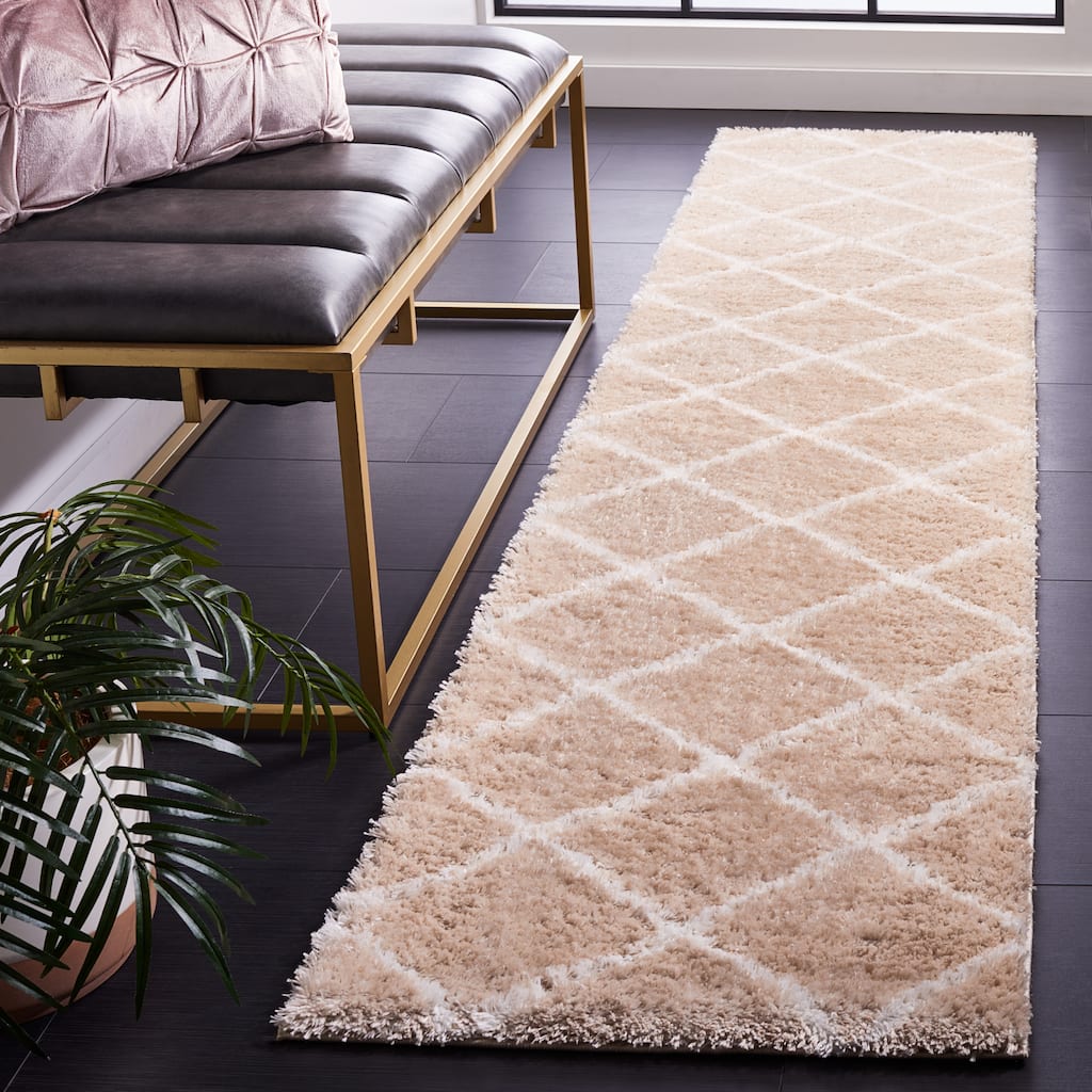 SAFAVIEH Tahoe Shag Emilia Trellis 1.2-inch Thick Rug - 2' x 9' Runner