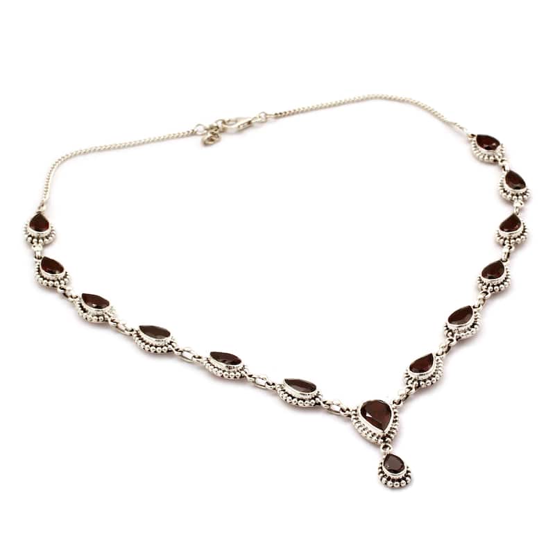 Handmade Sterling Silver 'Halo of Beauty' Garnet Necklace (India) - 7'6" x 9'6"