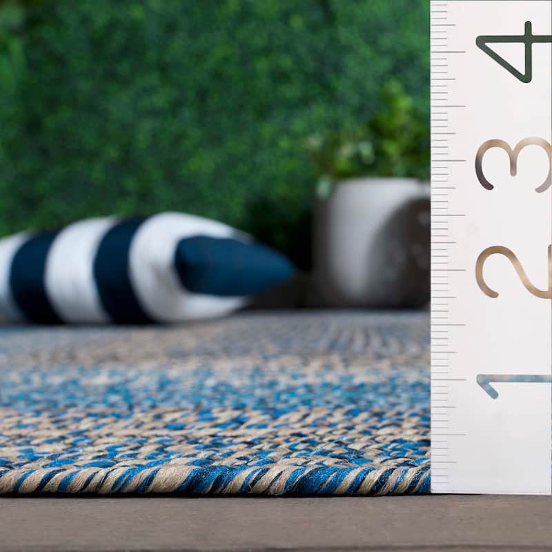 SAFAVIEH Handmade Braided Ecenur Indoor/Outdoor Machine Washable Rug