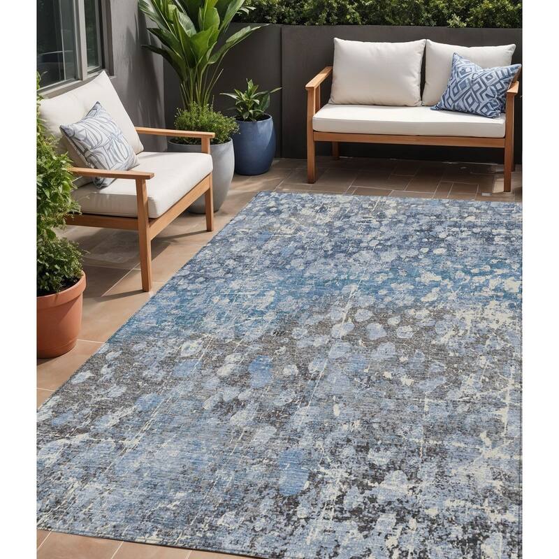 HomeRoots Abstract Transitional Rectangle Outdoor Rug - 5' X 8'