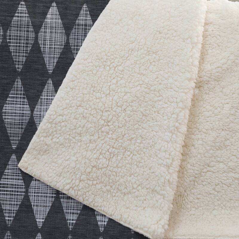 Premium Machine Washable Modern Argyle Sherpa Throw Blanket