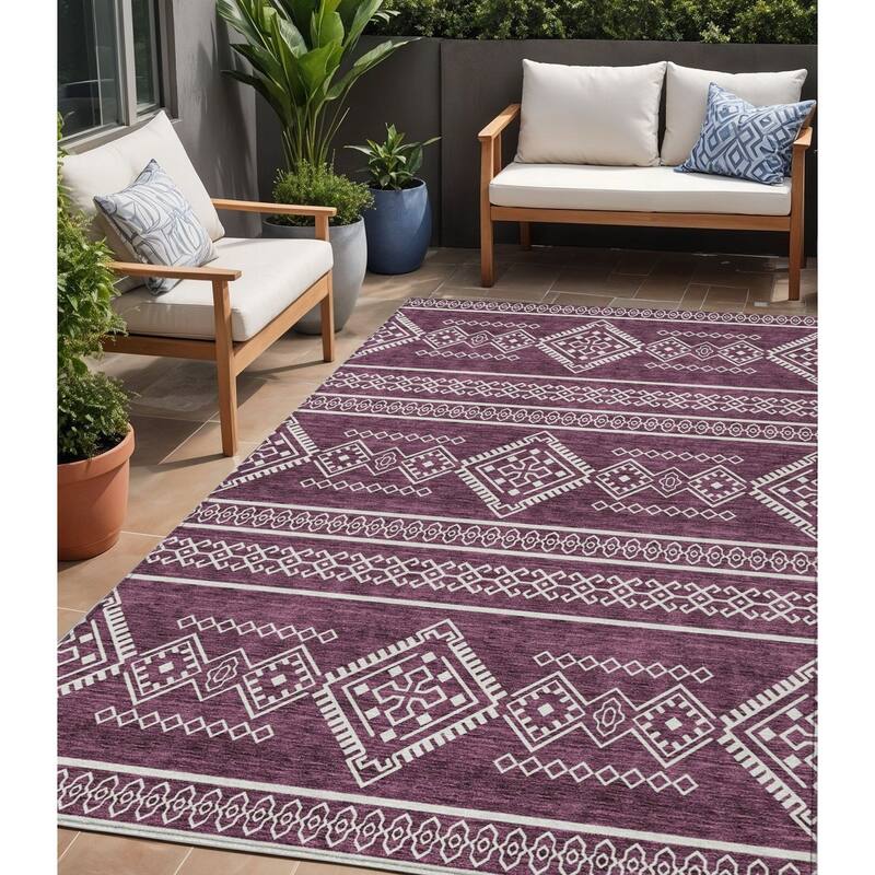 HomeRoots Southwestern Transitional Rectangle Outdoor Rug - 5' X 8'