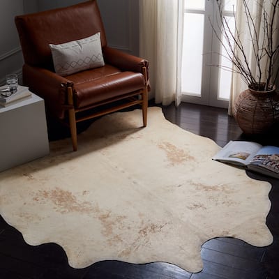 SAFAVIEH Handpicked Hacienda Argentinian Cow Hide Casual Tan Cowhide Rug - 5'6" x 6'6"