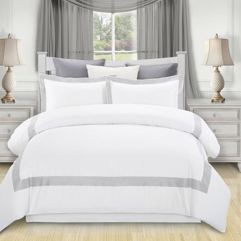 HomeRoots White Queen 100% Cotton 200 Thread Count Washable Duvet Cover Set