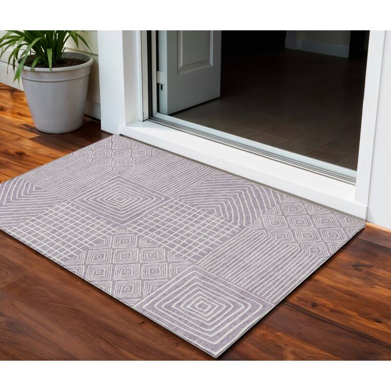 HomeRoots Geometric Transitional Rectangle Outdoor Rug - 3' x 5'