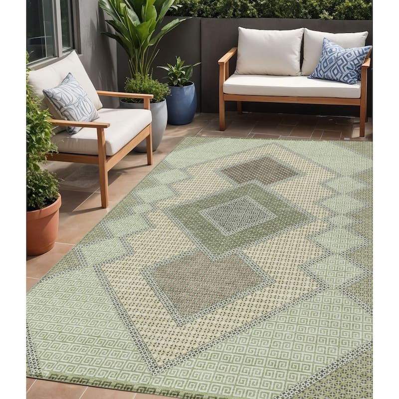 HomeRoots Geometric Transitional Rectangle Outdoor Rug - 5' X 8'