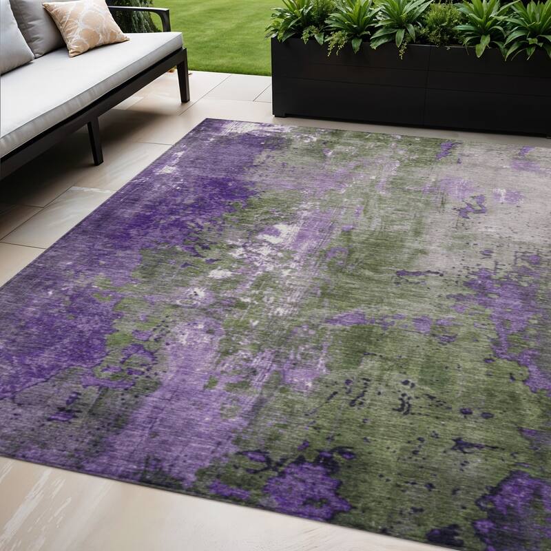 HomeRoots Abstract Transitional Rectangle Outdoor Rug - 5' X 8'