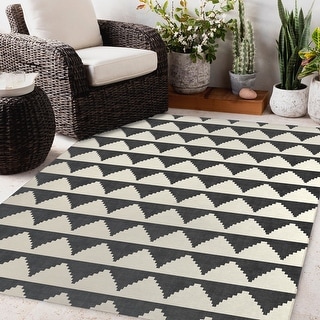 LASH BLACK AND WHITE Outdoor Rug By Becky Bailey - Bed Bath & Beyond ...
