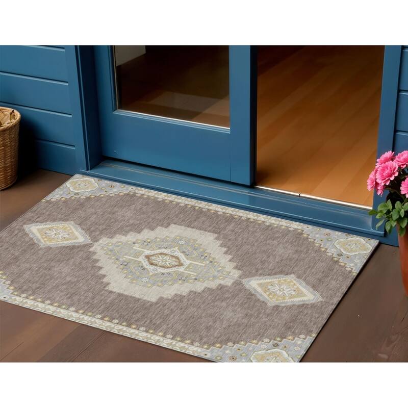 HomeRoots Oriental Traditional Rectangle Outdoor Rug - 3' x 5'