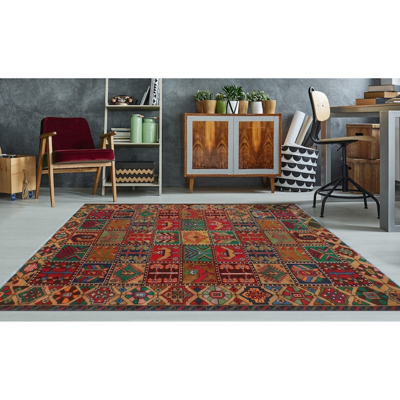 Fine Vintage Bakhtiari Fuat Red/Green Rug - 5'8" x 9'3"