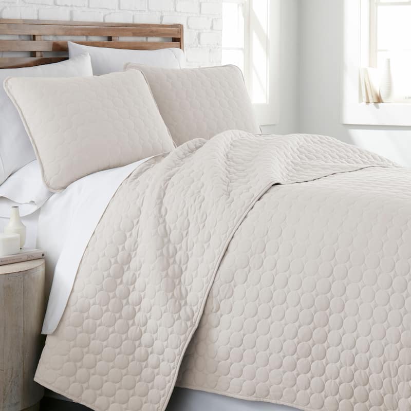 Vilano Ultra-Soft Lightweight 3-piece Quilt and Sham Set - Bone - King - Cal King
