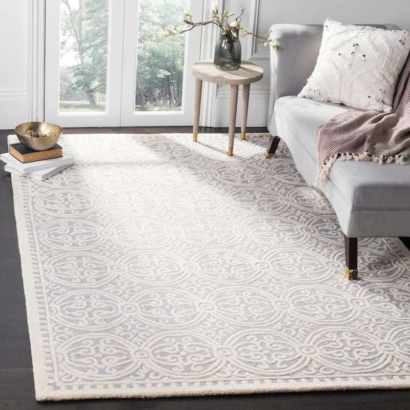 SAFAVIEH Handmade Cambridge Myrtis Moroccan Wool Rug - 6' x 9' - Silver/Ivory - Rectangle