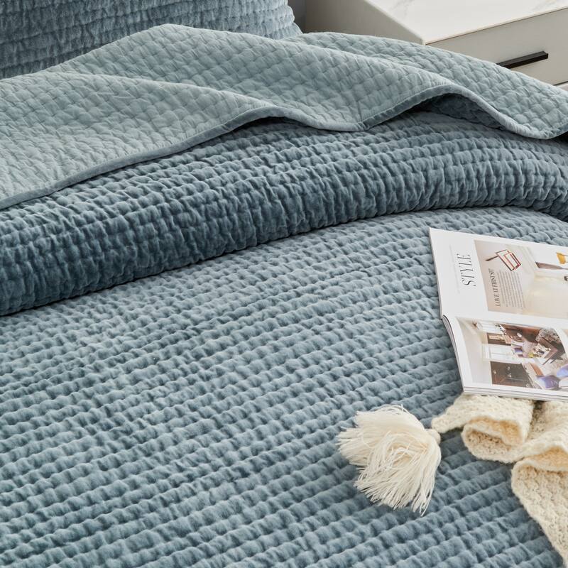 Tamara Cotton Velvet Quilt Set