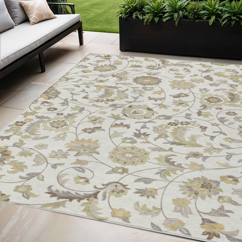 HomeRoots Floral Transitional Rectangle Outdoor Rug - 5' X 8'