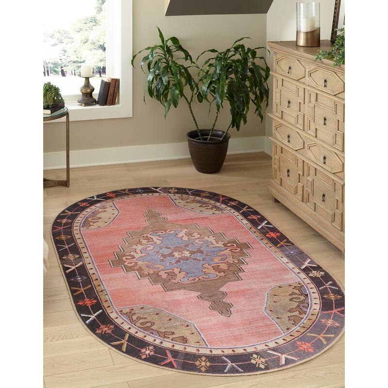 Traditional Rine Collection Area Rug - 7'6"x10'6" Oval - Pink
