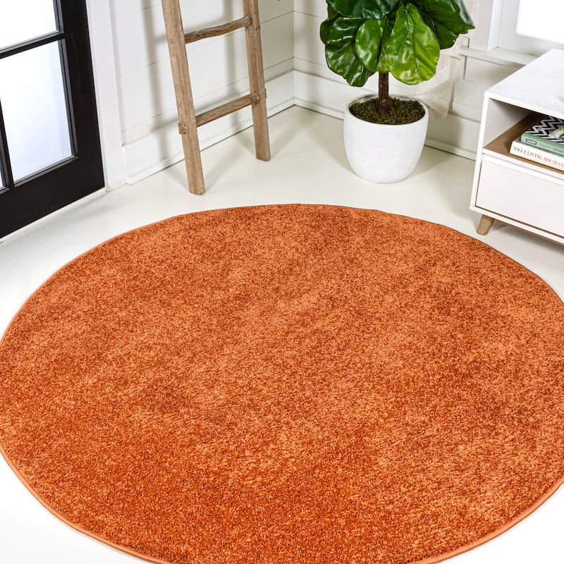 JONATHAN Y Tumbling Solid Low-Pile Area Rug - 6' Round - Orange