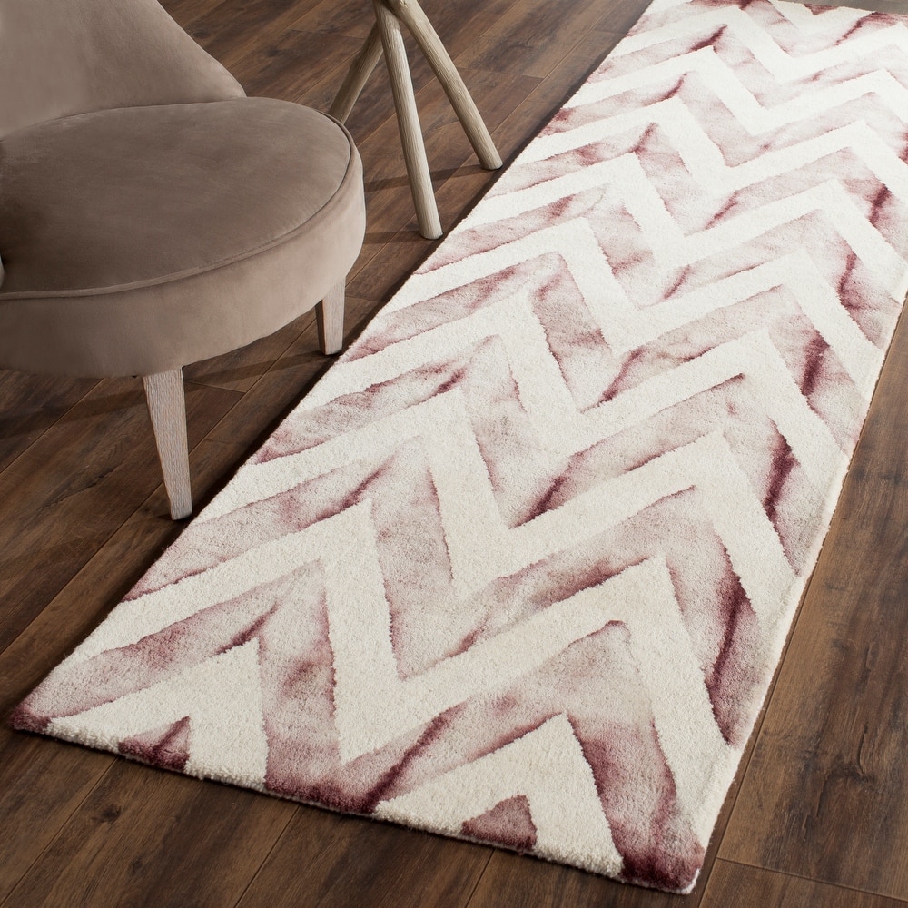 SAFAVIEH Dip Dye Erkhild Hand-tufted Wool Chevron Area Rug