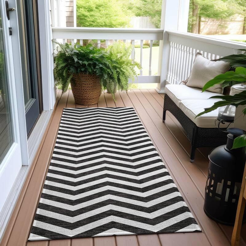 Machine Washable Indoor/ Outdoor Chantille Chevron Stripe Rug - Black - 2'3" x 7'6"