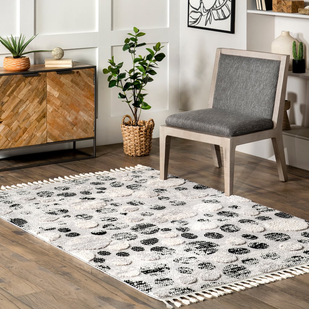 Nuloom Carli Modern Pebble Tasseled Area Rug