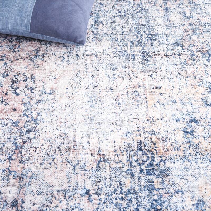 SAFAVIEH Santa Monica Linna Traditional Rug
